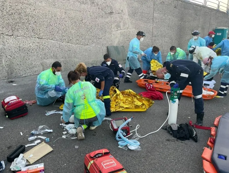 Salvamento Mar&iacute;timo Rescata Una Embarcaci&oacute;n Con Unos 50 Migrantes De Origen Subsahariano En Gran Canaria