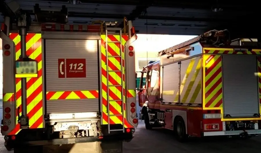 Archivo - Cami&oacute;n de bomberos en un imagen de archivo