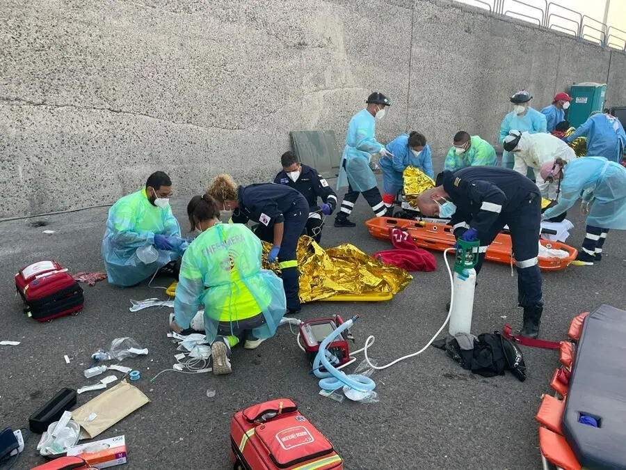 Asistencia migrantes en el muelle de Arguinegu&iacute;n