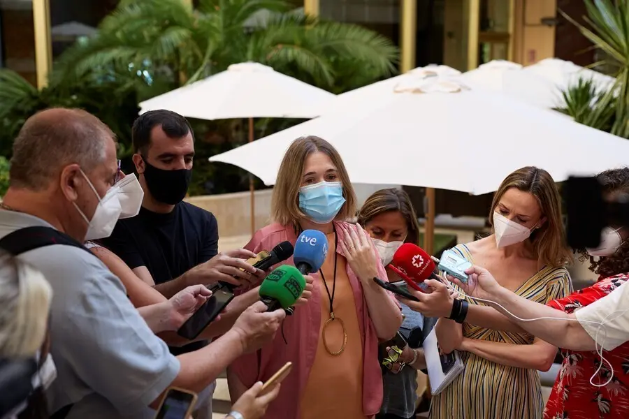 La consejera de Cultura, Turismo y Deporte de la Comunidad de Madrid, Marta Rivera de la Cruz, ofrece declaraciones a los medios de comunicaci&oacute;n durante su visita al Hotel InterContinental Madrid, a 27 de agosto de 2021, en Madrid (Espa&ntilde;a). 