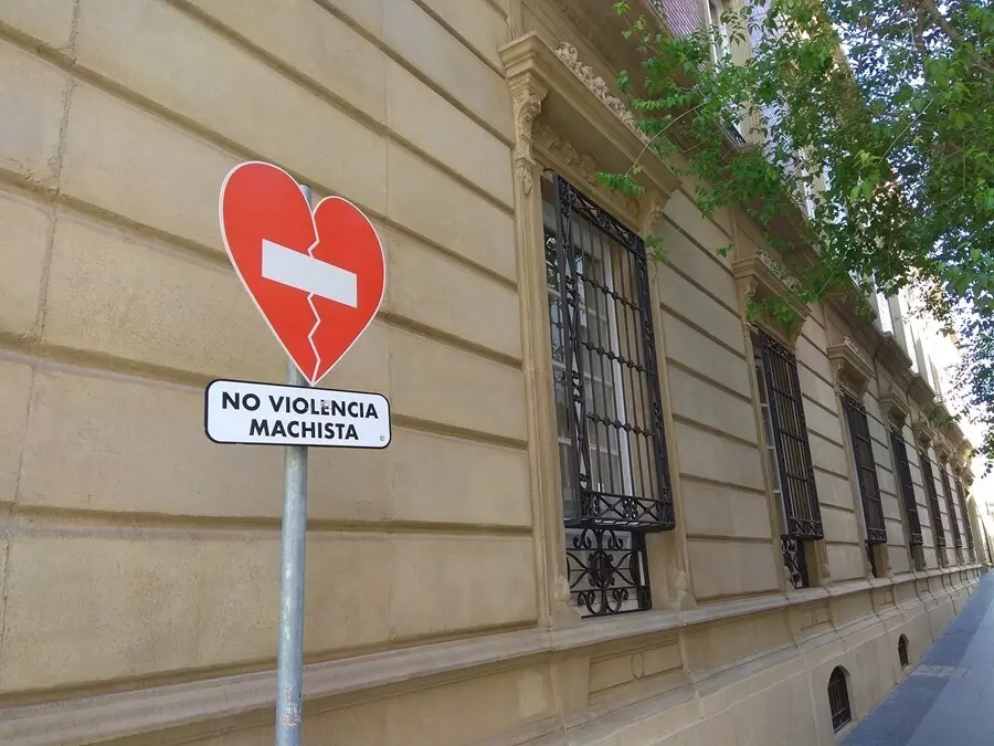 Se&ntilde;al contra la violencia machista.