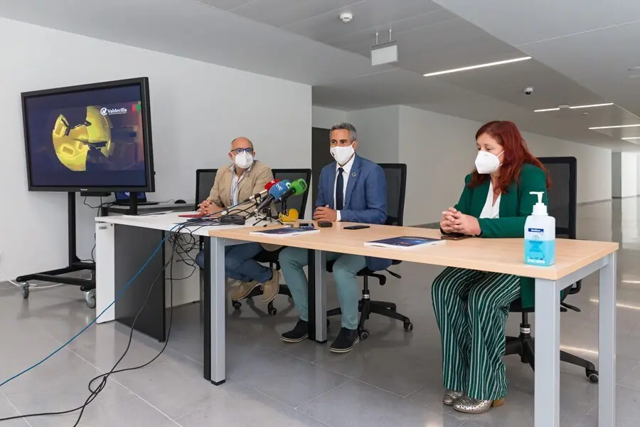 El Vicepresidente Y Consejero De Universidades, Igualdad, Cultura Y Deporte, Pablo Zuloaga, Y El Consejero De Sanidad, Miguel Rodr&iacute;guez, Abordan La Implantaci&oacute;n Del Proyecto De Protonterapia