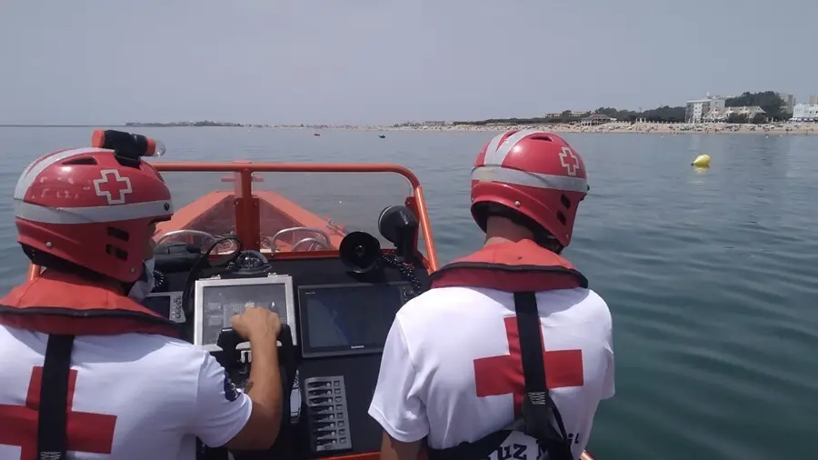 Archivo - El barco de salvamento de Cruz Roja en Huelva, en una imagen de archivo.