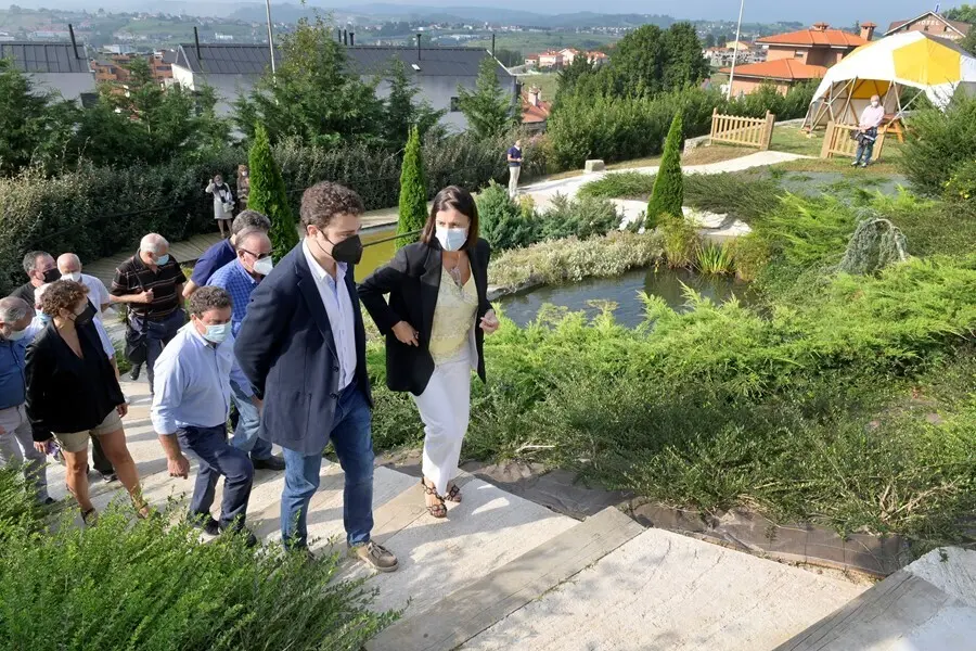 Visita de la alcaldesa de Santander, Gema Igual, a la pe&ntilde;a de Pe&ntilde;acastillo