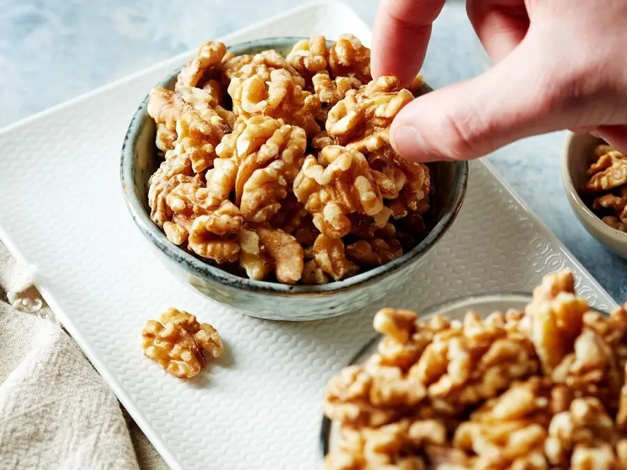 Archivo - El consumo regular de nueces est&aacute; asociado a una mayor longevidad