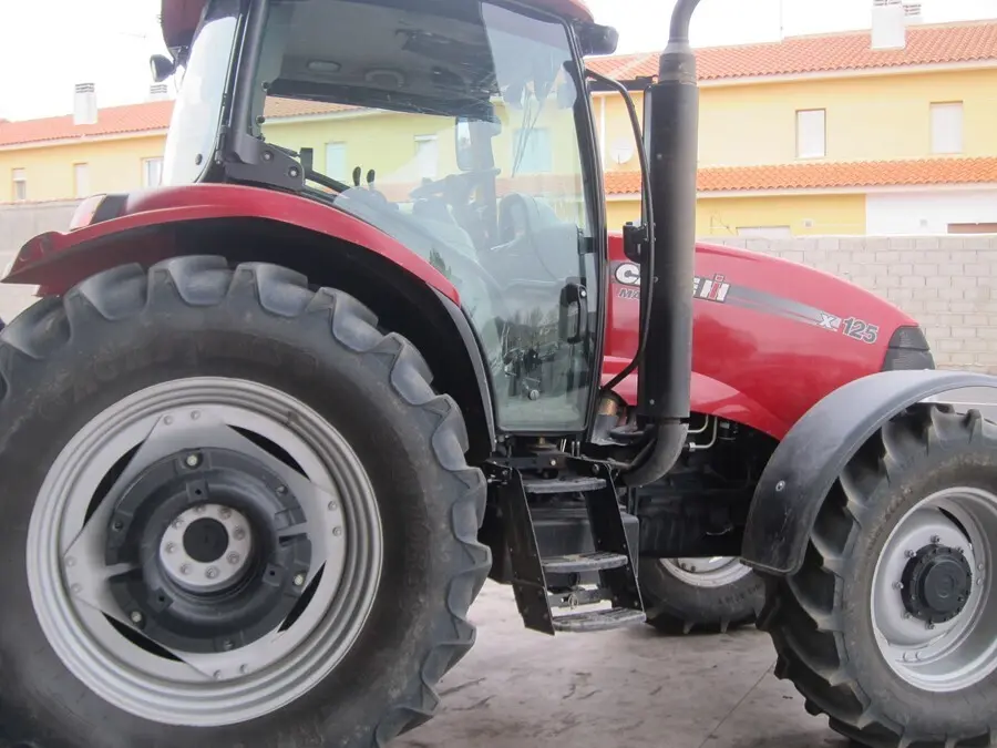 Archivo - Tractor, agricultura, campo, maquinaria, agricultor, PAC