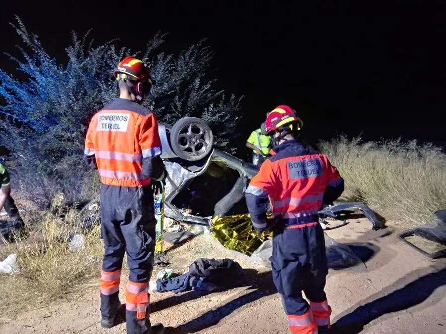 Los bomberos se han desplazado al lugar del accidente.