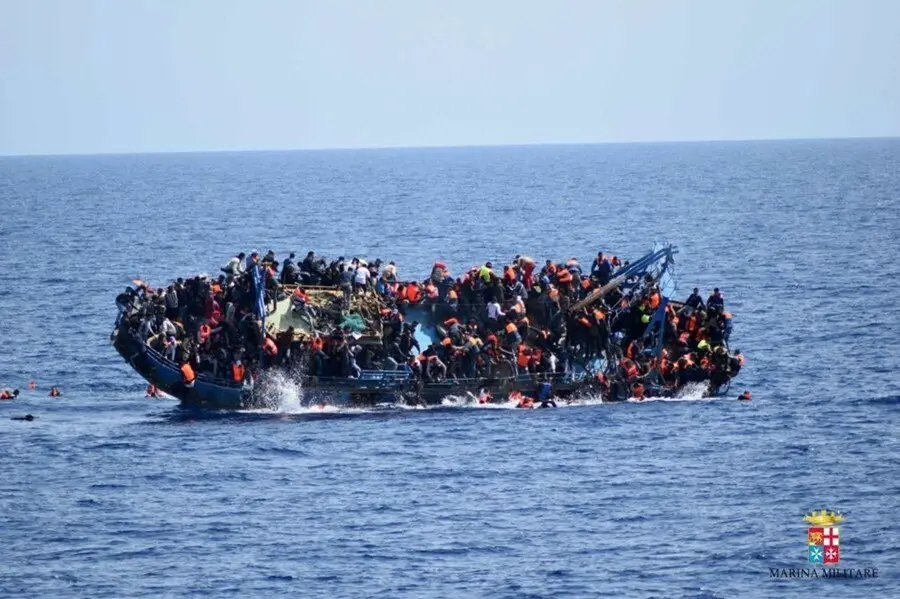 Archivo - Inmigrantes en patera (archivo)
