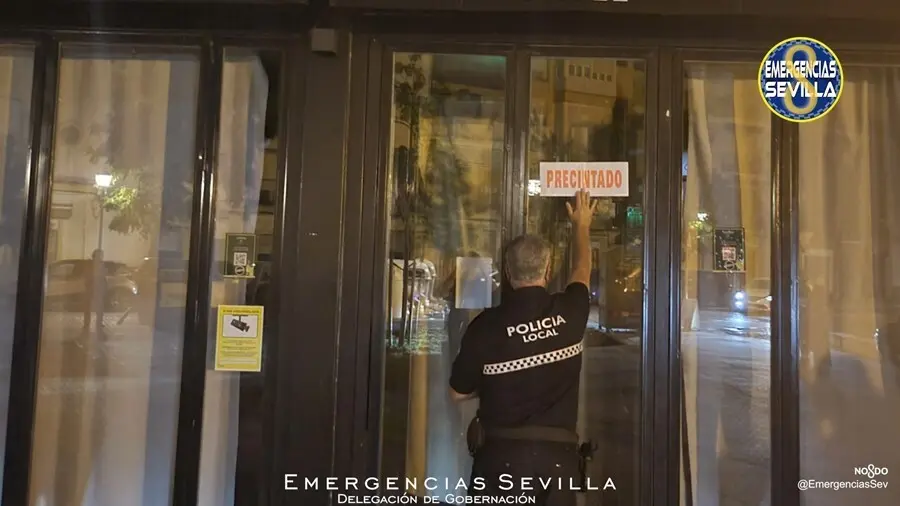Archivo - La Polic&iacute;a Local precinta un local