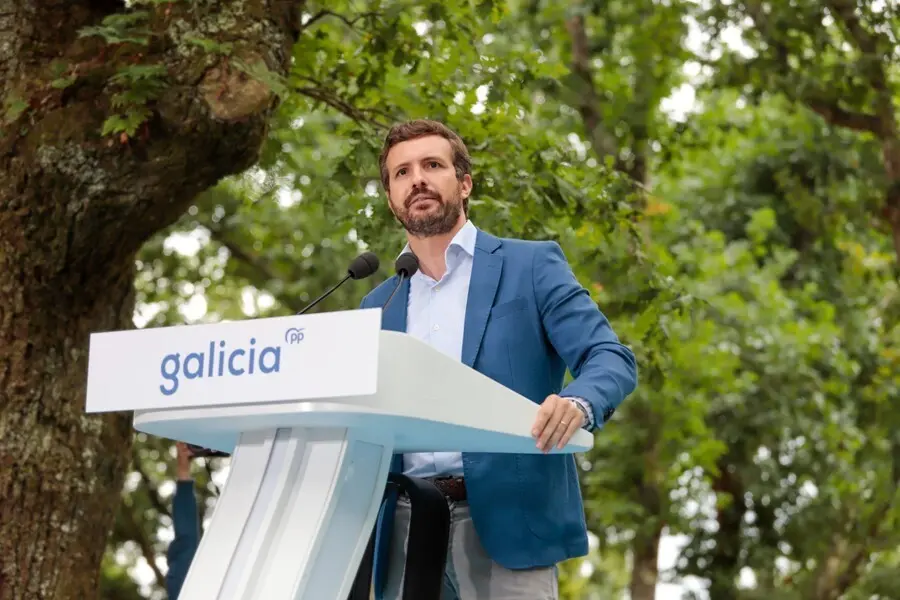 El presidente del PP, Pablo Casado, en el acto de arranque pol&iacute;tico en Cerdedo-Cotobade, carballeira de San Xusto. 30 de agosto de 2021.