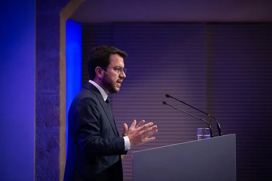 El presidente de la Generalitat, Pere Aragon&egrave;s, ofrece una rueda de prensa. ARCHIVO.