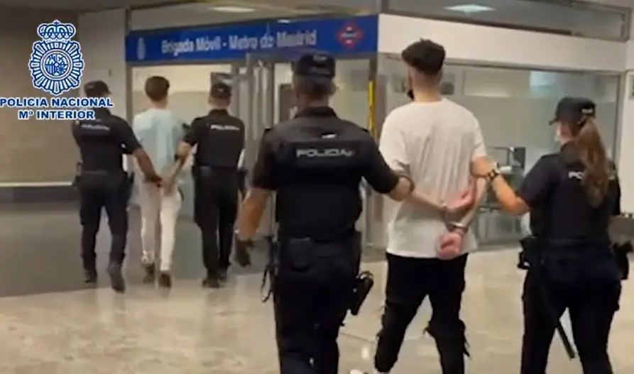 Archivo - Dos detenidos por apalear y robar a un joven en la estaci&oacute;n de Sol (Madrid)