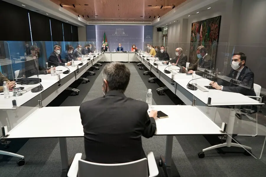 El lehendakari, I&ntilde;igo Urkullu, preside la reuni&oacute;n del Comit&eacute; Asesor del Plan de Protecci&oacute;n Civil de Euskadi (LABI), a 30 de agosto de 2021, en Vitoria, &Aacute;lava, Pa&iacute;s Vasco, (Espa&ntilde;a). 