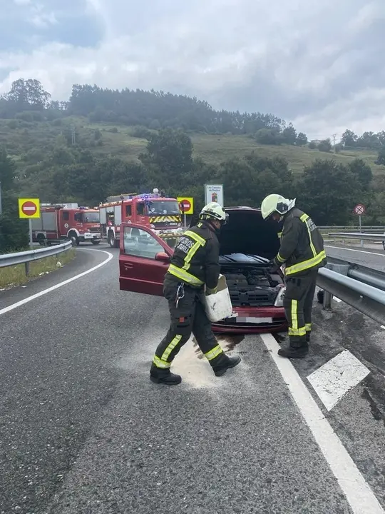 Un coche colisiona contra una bionda en la A-67, a la altura de Los Corrales