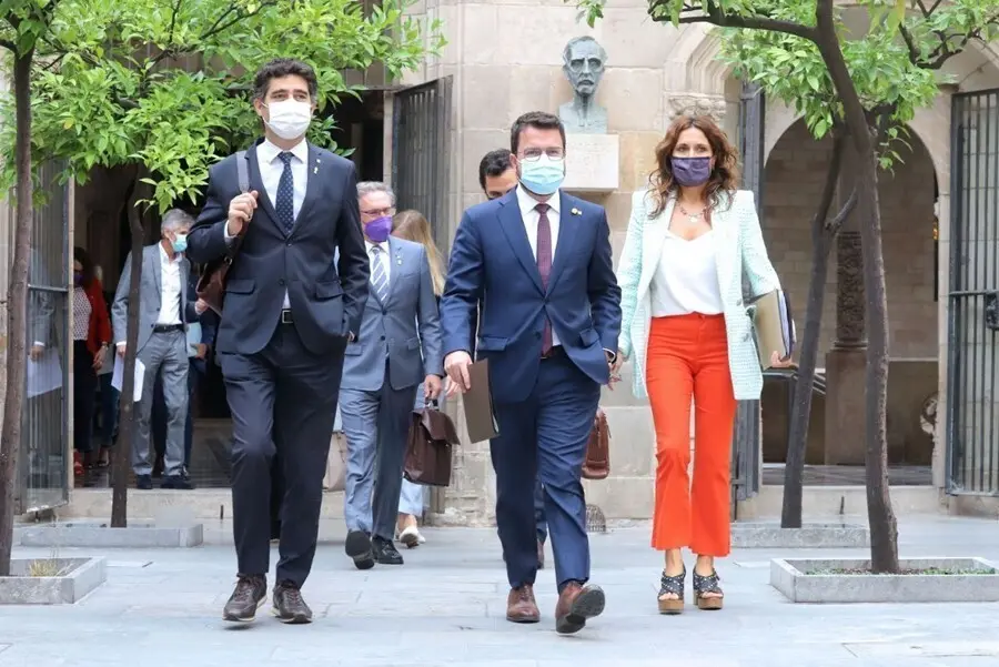 Miembros del Govern de Pere Aragon&egrave;s antes de la reuni&oacute;n del Consell Executiu del 31 de agosto.