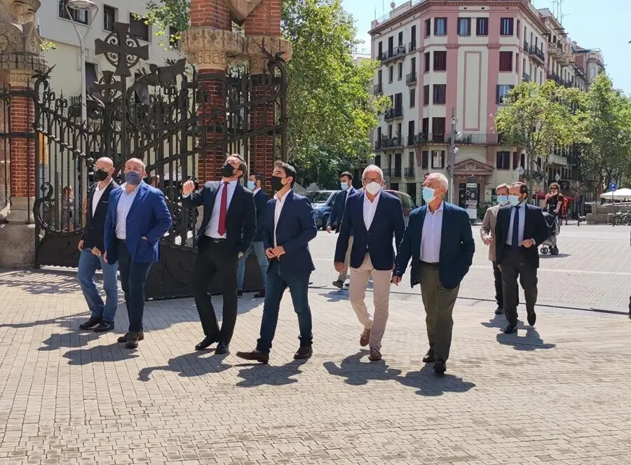 El presidente del PP, Pablo Casado, el l&iacute;der del PP catal&aacute;n, Alejandro Fern&aacute;ndez, el portavoz del PP en el Ayuntamiento de Barcelona, Josep Bou, y el presidente provincial del PP en Barcelona Manuel Reyes en un acto en el recinto modernista de Sant Pau