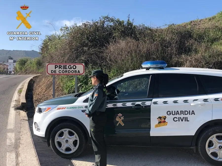Archivo - Una patrulla de la Guardia Civil en Priego de C&oacute;rdoba