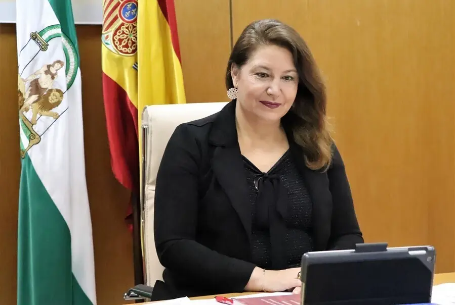 La consejera de Agricultura, Ganader&iacute;a, Pesca y Desarrollo Sostenible, Carmen Crespo, durante la constituci&oacute;n de la comisi&oacute;n de seguimiento de Ecomares.
