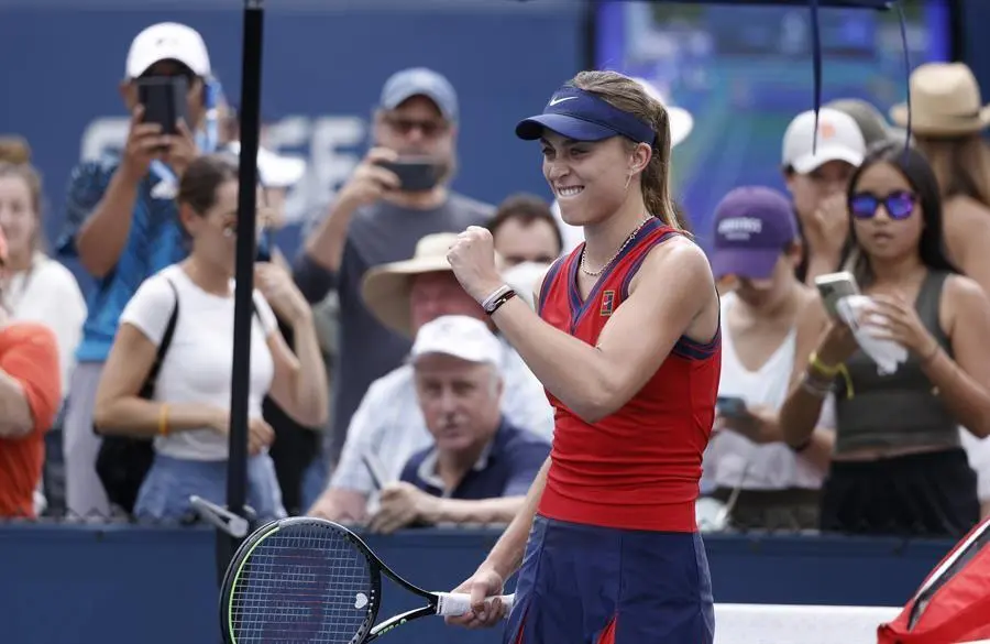 Paula Badosa, de Espa&ntilde;a, celebra tras derrotar a Alison Van Uytvanck, de B&eacute;lgica, durante su partido en la segunda jornada del US Open Tennis Championships el USTA National Tennis Center en Flushing Meadows, Nueva York, Estados Unidos, el 31 de agosto de 2021. El US Open se celebra del 30 de agosto al 12 de septiembre. (Tenis, Abierto, B&eacute;lgica, Espa&ntilde;a, Estados Unidos, Nueva York) EFE/EPA/JUSTIN LANE