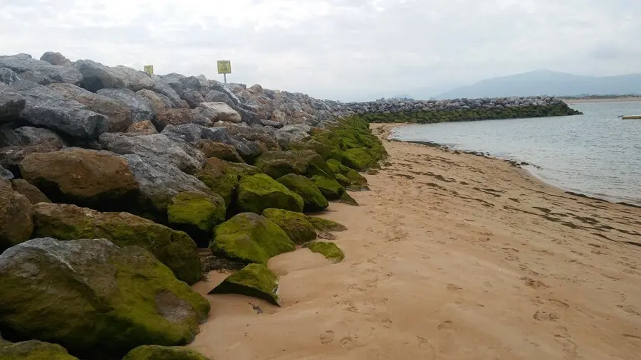 Archivo - Diques playas Bah&iacute;a de Santander 