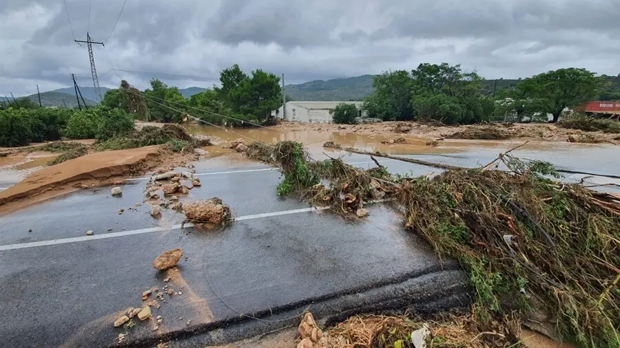 Los Bombers han movilizado un centenar de efectivos por las inundaciones de Tarragona