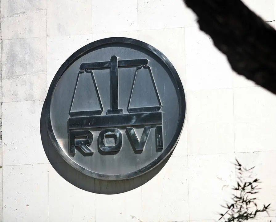 Archivo - Logo de los Laboratorios Farmac&eacute;uticos Rovi en sus oficinas en Madrid