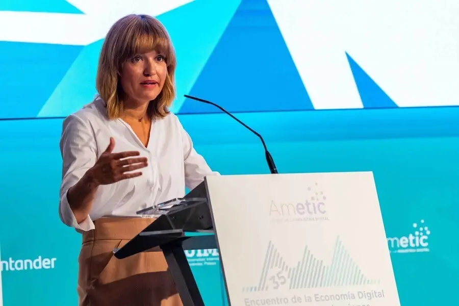 La ministra de Educaci&oacute;n y Formaci&oacute;n Profesional, Pilar Alegr&iacute;a, durante su intervenci&oacute;n este jueves 2 de septiembre en el 35 Encuentro de la Econom&iacute;a Digital y las Telecomunicaciones organizado por Ametic en Santander.