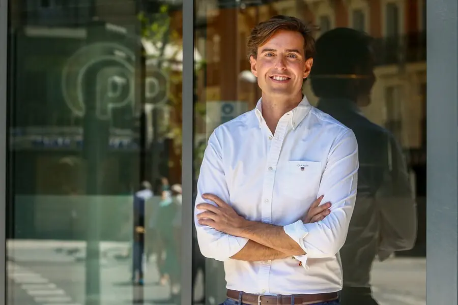 El vicesecretario de Comunicaci&oacute;n del PP, Pablo Montesinos, tras una entrevista para Europa Press en la sede del Partido Popular en G&eacute;nova, a 5 de agosto de 2021, en Madrid, (Espa&ntilde;a).