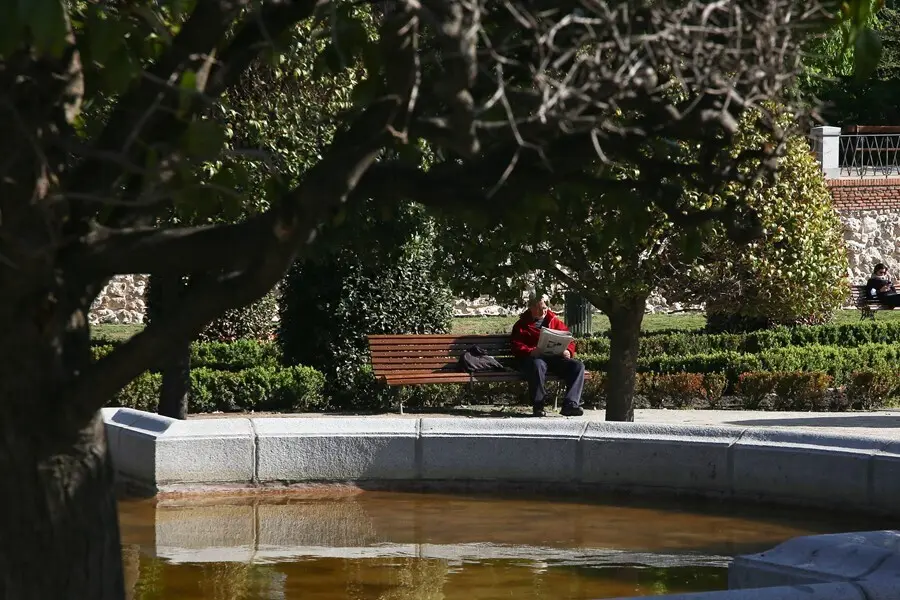 Archivo - El Parque de El Retiro, en Madrid (Espa&ntilde;a), a 31 de marzo de 2021. Esta semana Parque del Retiro ha reabierto todas sus &aacute;reas al completo, con un horario desde las 06.00 hasta las 22.00 horas, despu&eacute;s de haber sido restaurado tras el paso de la 