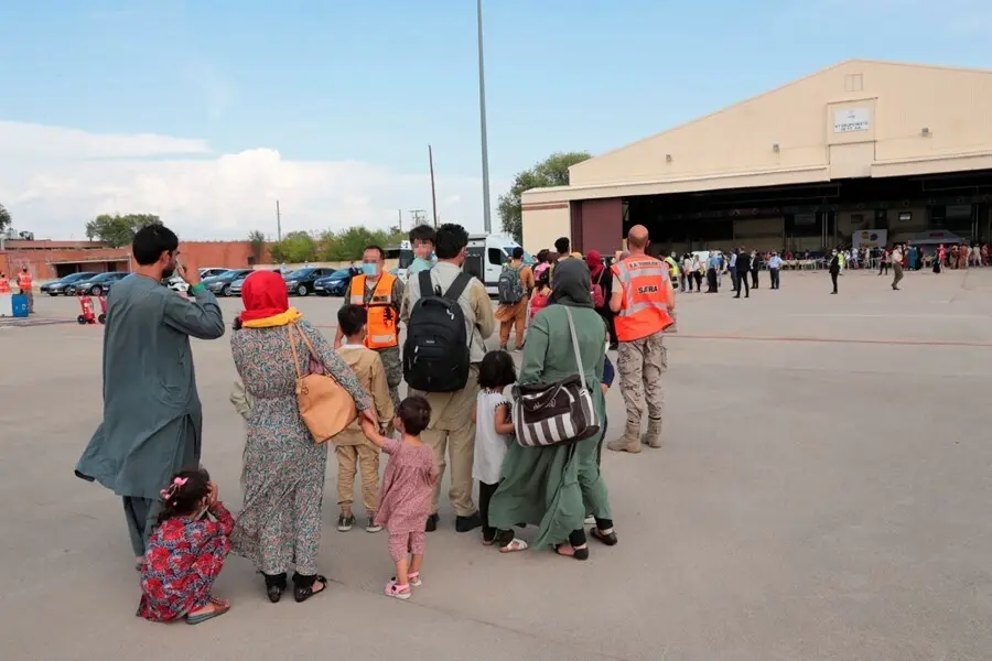 Personas evacuadas desde Afganist&aacute;n llegan a la Base A&eacute;rea de Torrej&oacute;n