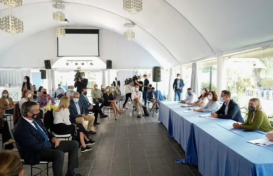 Reuni&oacute;n de la presidenta de la Comunidad de Madrid, Isabel D&iacute;az Ayuso, con el Grupo Parlamentario Popular en Arganda del Rey.