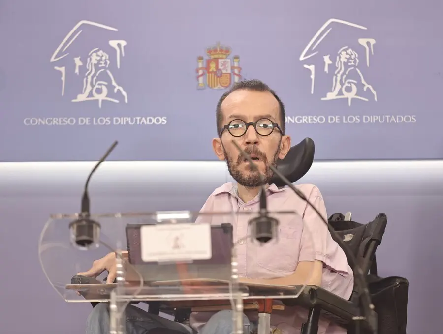 El portavoz de Unidas Podemos en el Congreso, Pablo Echenique, ofrece una rueda de prensa en el Congreso de los Diputados, Madrid, (Espa&ntilde;a).