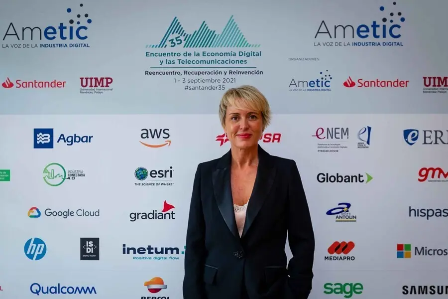 La secretaria de Estado de Digitalizaci&oacute;n e Inteligencia Artificial, Carme Artigas, en el 35 Encuentro de la Econom&iacute;a Digital y Telecomunicaciones organizado por Ametic en Santander.