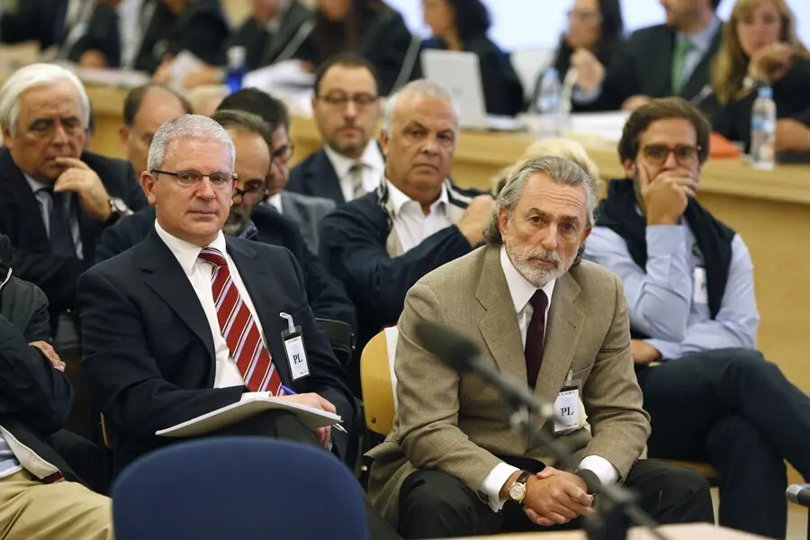 Archivo - Francisco Correa (d), presunto cabecilla de la trama G&uuml;rtel, y Pablo Crespo (i), exsecretario de Organizaci&oacute;n del PP de Galicia y supuesto n&uacute;mero dos de la trama G&uuml;rtel.