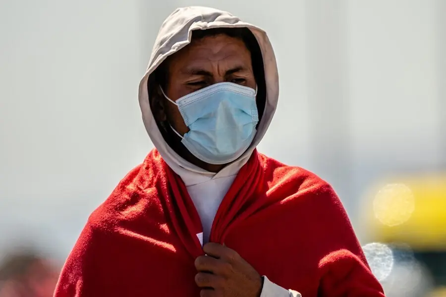 Uno de los 34 migrantes rescatados por Salvamento Mar&iacute;timo en Canarias esta semana