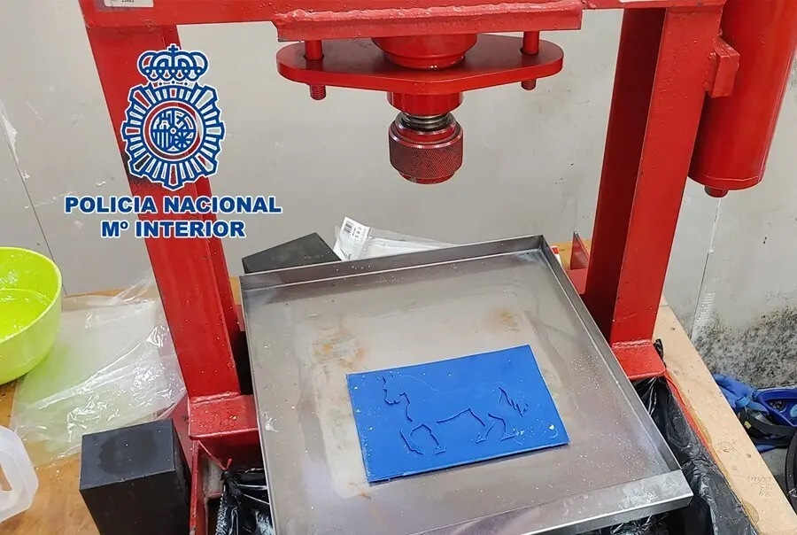 Polic&iacute;a Nacional desmanteal dos laboratorios qu&iacute;micos en la localidad madrile&ntilde;a de El Molar con capacidad para producir 300 kilos de coca&iacute;na al mes