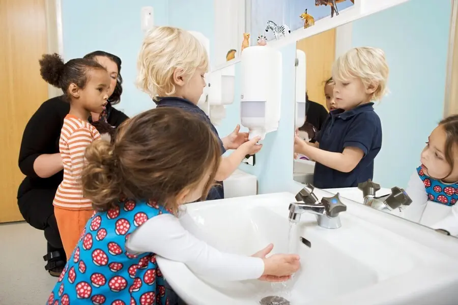 Archivo - Ni&ntilde;os Lav&aacute;ndose, Colegio, Lavabo, Lavar Las Manos