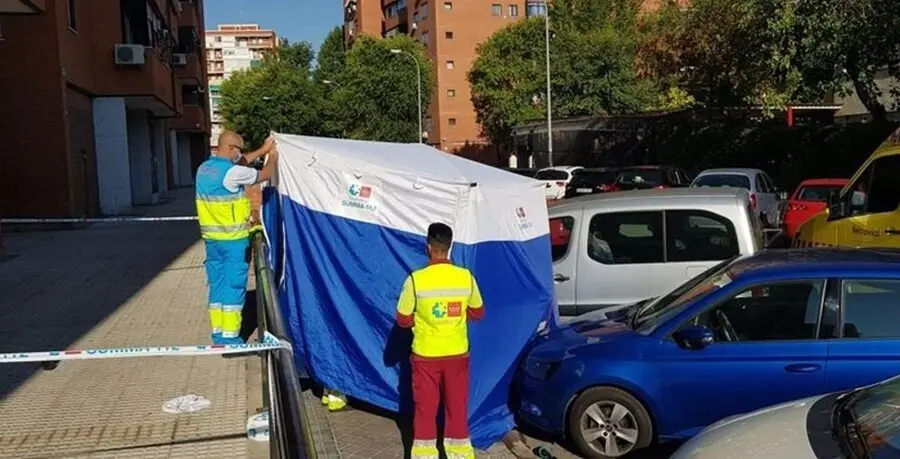 Muere una mujer tras caer de un 5&ordm; piso mientras limpiaba los critales en Fuenlabrada