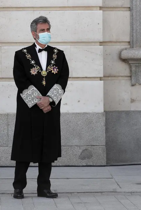 Archivo - El presidente del Tribunal Supremo y del Consejo General del Poder Judicial (CGPJ), Carlos Lesmes, en la entrada del Palacio de Justicia, antes del acto de apertura del a&ntilde;o judicial 2020/2021.