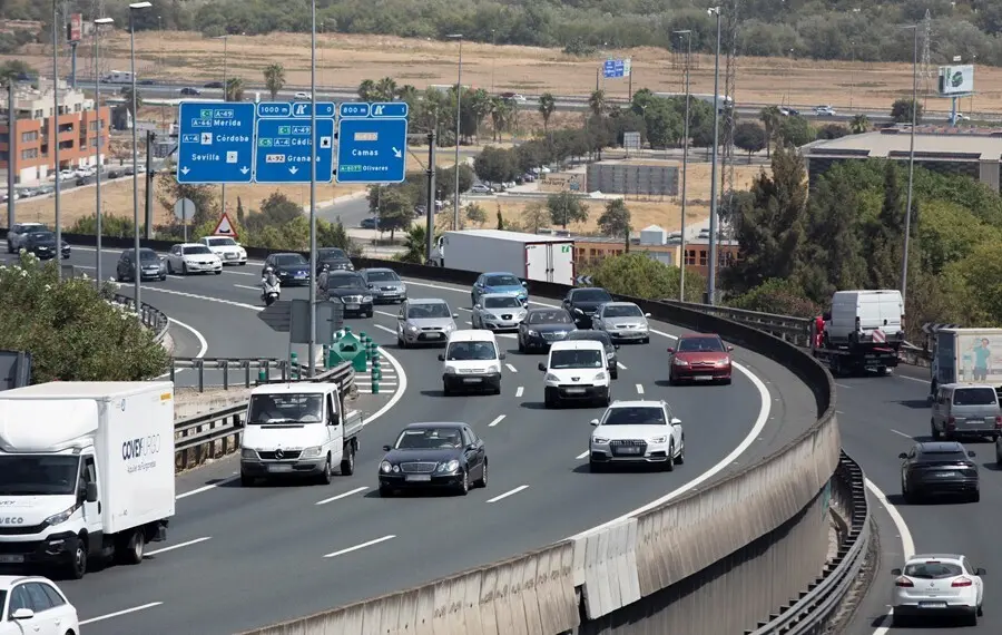 La autov&iacute;a A-49 sentido Huelva-Portugal. A 27 de agosto de 2021. En Sevilla (Andaluc&iacute;a,Espa&ntilde;a). 