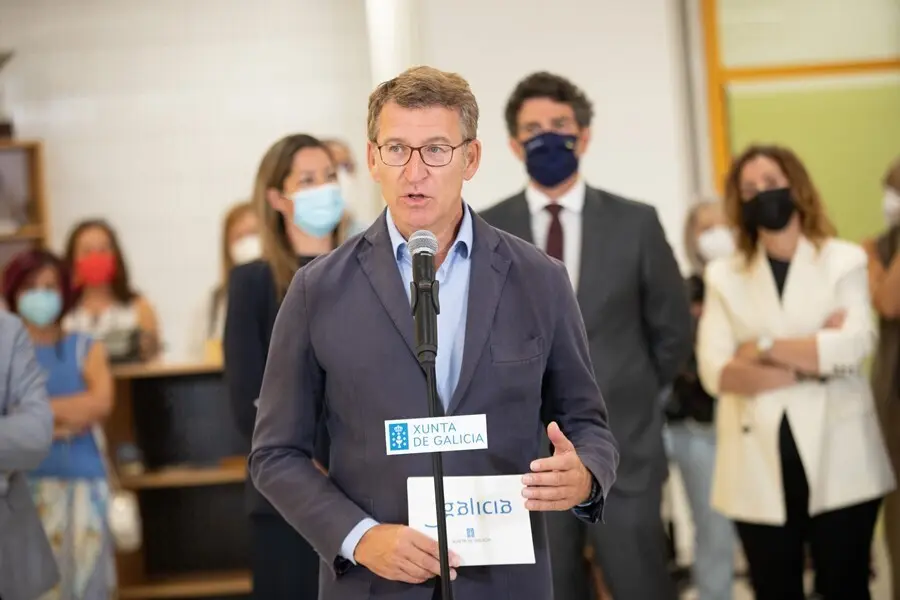 El presidente de la Xunta, Alberto N&uacute;&ntilde;ez Feij&oacute;o, acompa&ntilde;ado por el conselleiro de Cultura, Educaci&oacute;n e Universidade, Rom&aacute;n Rodr&iacute;guez, visita el CEIP Sagrado Coraz&oacute;n de Lugo.