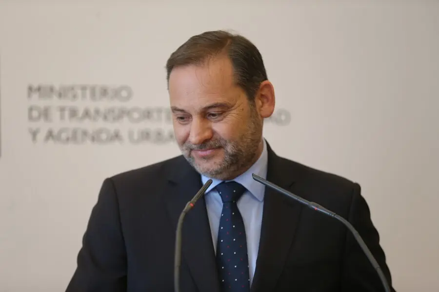 Archivo - El exministro de Transportes, Movilidad y Agenda Urbana, Jos&eacute; Luis &Aacute;balos, interviene en el acto de traspaso de la cartera ministerial a la nueva ministra, en la sede ministerial, a 12 de julio de 2021, en Madrid (Espa&ntilde;a)