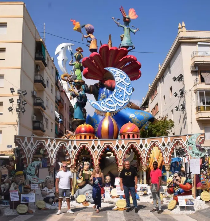 Imagen de la falla de la comisi&oacute;n Duque de Gaeta-Pobla de Farnals de Val&egrave;ncia con los elementos que se salvar&aacute;n del fuego en la 'crem&agrave;' a petici&oacute;n de la comunidad musulmana.