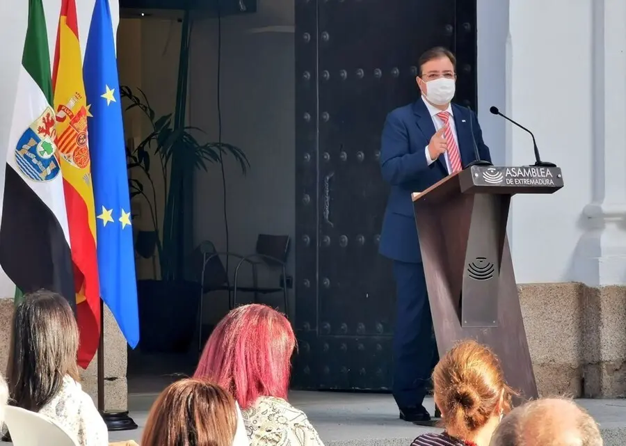 El presidente de la Junta de Extremadura, Guillermo Fern&aacute;ndez Vara, en su discurso en el acto institucional en la Asamblea con motivo del D&iacute;a de Extremadura 2021