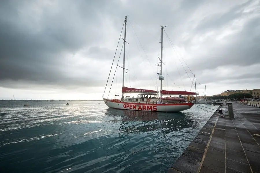 El barco Astral de la ONG Open Arms listo para zapar en la misi&oacute;n 85, a 5 de septiembre de 2021, en Siracusa (Italia). 