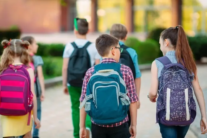 Archivo - Mochila, colegio, ni&ntilde;os y ni&ntilde;as.