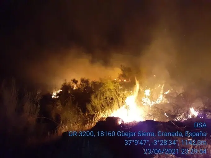 Archivo - Incendio en un paraje de G&uuml;&eacute;jar Sierra (Granada)