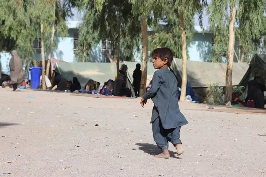 Archivo - Ni&ntilde;o en un campamento de desplazados internos en Kandahar