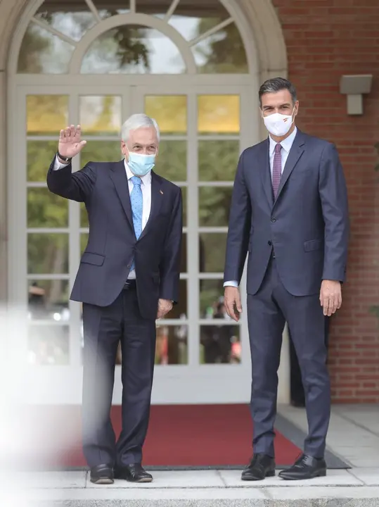 El presidente del Gobierno, Pedro S&aacute;nchez (d), posa junto al presidente de la Rep&uacute;blica de Chile, Sebasti&aacute;n Pi&ntilde;era (i), en el Palacio de la Moncloa, a 7 de septiembre de 2021, en Madrid (Espa&ntilde;a). En su segunda visita oficial a Espa&ntilde;a, Pi&ntilde;era se ha reunido