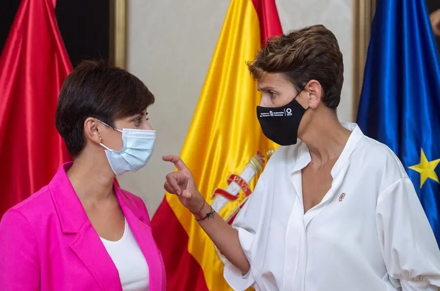 La ministra de Pol&iacute;tica Territorial y Portavoz del Gobierno, Isabel Rodr&iacute;guez (i), conversa con la presidenta de la Comunidad Foral de Navarra, Mar&iacute;a Chivite (d), en la sede del Ministerio, a 7 de septiembre de 2021, en Madrid (Espa&ntilde;a). Este es el primer 